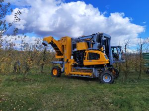 Sondermaschinenbau Apfelerntemaschine